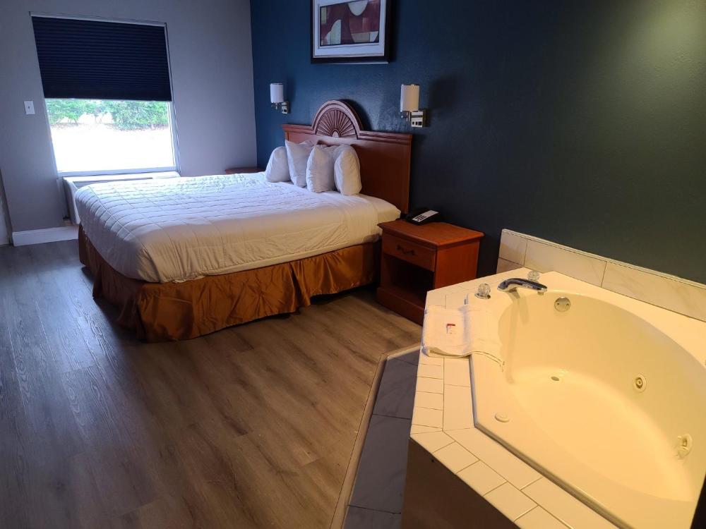 Junior King Suite - Non-Smoking interior